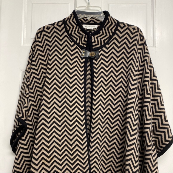 Liz Claiborne Sweater Poncho L/XL Black and Beige Chevron leather buckle closure - Picture 2 of 12